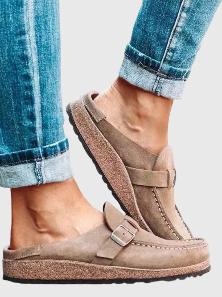 Flannait | The Versatile Buckle Clog