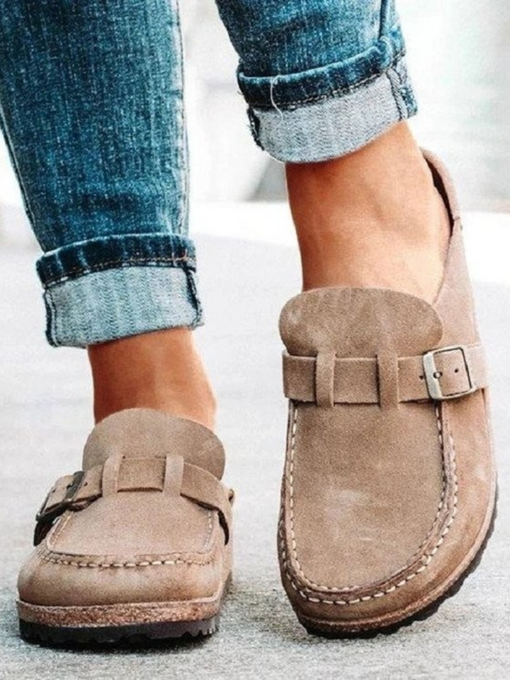 Flannait | The Versatile Buckle Clog