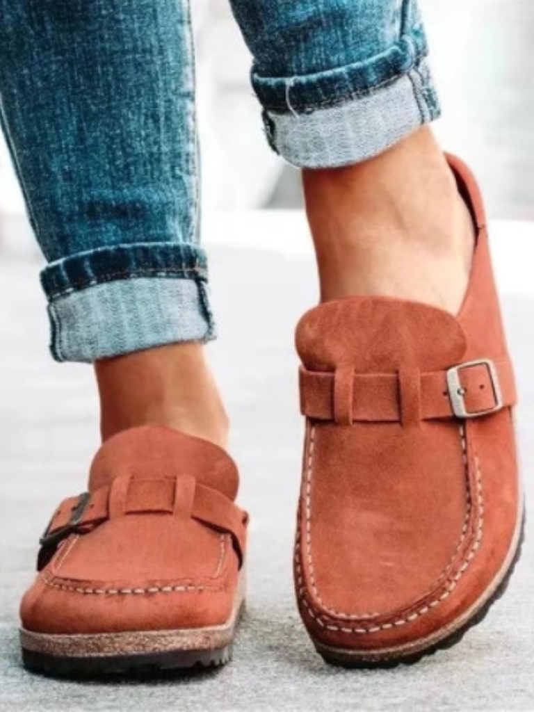 Flannait | The Versatile Buckle Clog